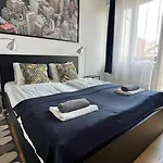 Little Americas Park Apartment *