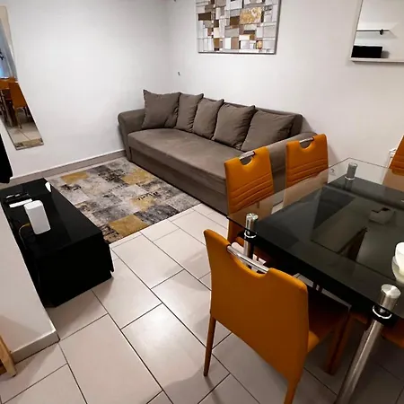 Little Americas Park Apartment